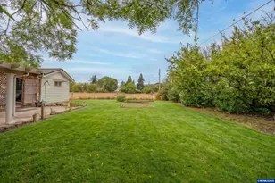 730 W C St, Lebanon, OR 97355 - Photo 2