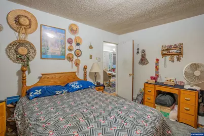 730 W C St, Lebanon, OR 97355 - Photo 14