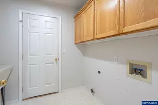 955 Margaret St E, Monmouth, OR 97361 - Photo 8