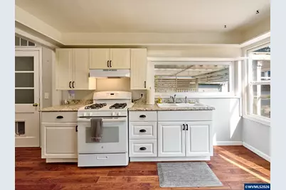 845 S Water St, Silverton, OR 97381 - Photo 12