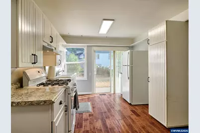 845 S Water St, Silverton, OR 97381 - Photo 10