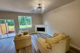200 Gwinn Street E, Monmouth, OR 97361 - Photo 2