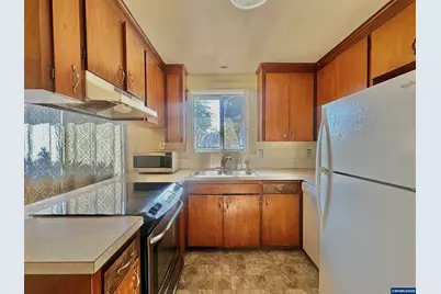 2205 NW Garryanna St, Corvallis, OR 97330 - Photo 2