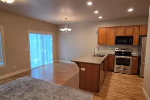 211 Silver St, Silverton, OR 97381 - Photo 4