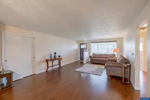474 E Clackamas Cir, Woodburn, OR 97071 - Photo 8