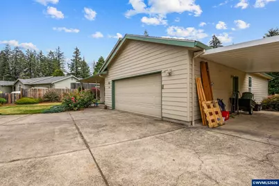 400 Hickory Ct, Lyons, OR 97358 - Photo 2