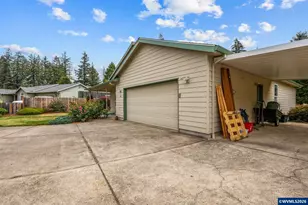 400 Hickory Ct, Lyons, OR 97358 - Photo 2