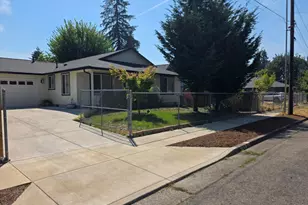 1626 1st Av E, Albany, OR 97321 - Photo 2