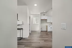 1511 11th St, Dallas, OR 97338 - Photo 2
