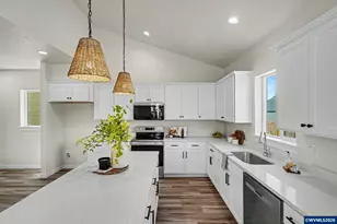 1511 11th St, Dallas, OR 97338 - Photo 10