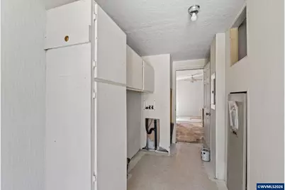 136 E Hillcrest Dr, Eugene, OR 97404 - Photo 22