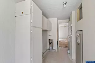 136 E Hillcrest Dr, Eugene, OR 97404 - Photo 22