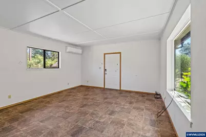 136 E Hillcrest Dr, Eugene, OR 97404 - Photo 26