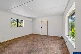 136 E Hillcrest Dr, Eugene, OR 97404 - Photo 26