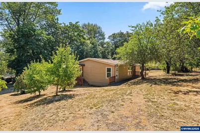 136 E Hillcrest Dr, Eugene, OR 97404 - Photo 1