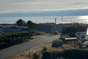 2701 NW Parker Ave, Waldport, OR 97394 - Photo 6