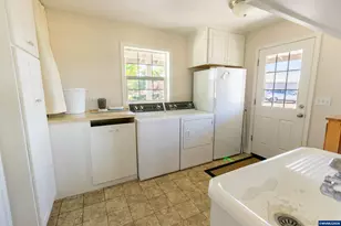 27434 Sanborn Ln, Junction City, OR 97448 - Photo 18
