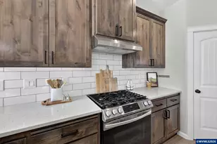 379 NW Denton Ave, Dallas, OR 97338 - Photo 16