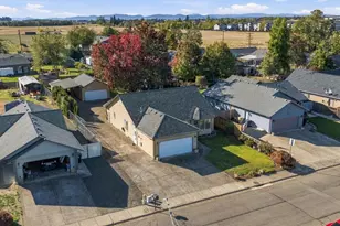 2658 S 12th St, Lebanon, OR 97355 - Photo 2