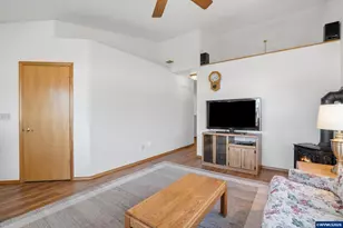 2658 S 12th St, Lebanon, OR 97355 - Photo 6