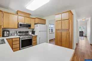2658 S 12th St, Lebanon, OR 97355 - Photo 8