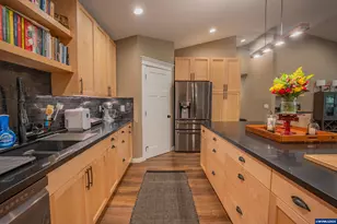 37835 River Dr, Lebanon, OR 97355 - Photo 8