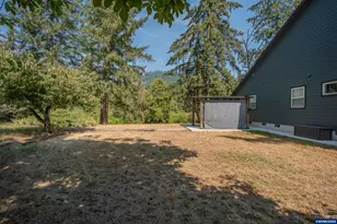37835 River Dr, Lebanon, OR 97355 - Photo 32