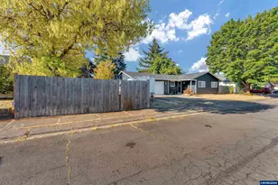 308 Violet St, Lebanon, OR 97355 - Photo 2