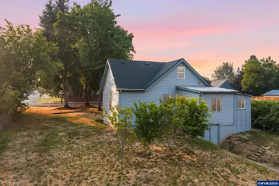 146 D St, Woodburn, OR 97071 - Photo 2
