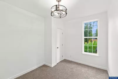 146 D St, Woodburn, OR 97071 - Photo 16