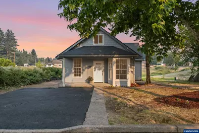 146 D St, Woodburn, OR 97071 - Photo 4
