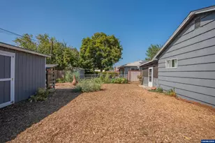 840 Davidson St SE, Albany, OR 97322 - Photo 2