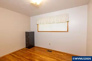 1487 Walton Way, Woodburn, OR 97071 - Photo 6