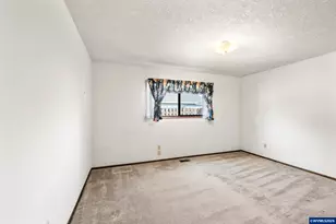 2044 Astor Way, Woodburn, OR 97071 - Photo 18