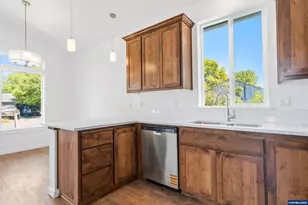 4608 Airport Ln, Sweet Home, OR 97386 - Photo 6