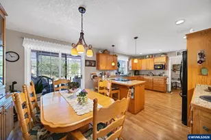 200 SE Crestview Ln, Madras, OR 97741 - Photo 8