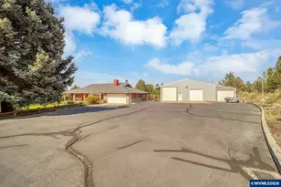 200 SE Crestview Ln, Madras, OR 97741 - Photo 2