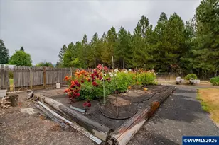 1087 38th Ave, Sweet Home, OR 97386 - Photo 4