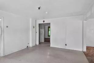 42 E St, Lebanon, OR 97219 - Photo 2