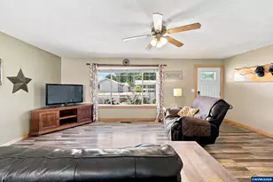 7762 45th Pl NE, Salem, OR 97305 - Photo 8