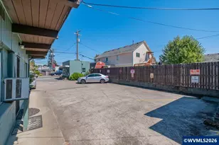 1742 Center St NE, Salem, OR 97301 - Photo 12