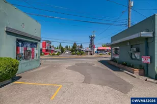 1742 Center St NE, Salem, OR 97301 - Photo 8
