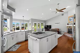 6137 Hogan Dr N, Keizer, OR 97303 - Photo 12