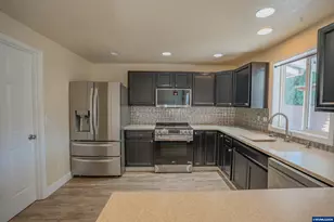 208 Faith St, Jefferson, OR 97352 - Photo 4