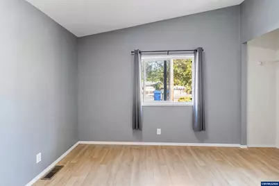 802 SW Spring St, Mill City, OR 97360 - Photo 4