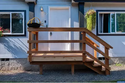 802 SW Spring St, Mill City, OR 97360 - Photo 2