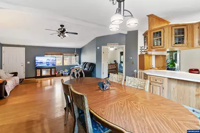 802 SW Spring St, Mill City, OR 97360 - Photo 16