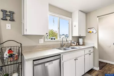 947 Genie St SE, Salem, OR 97306 - Photo 8