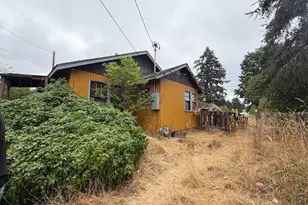 1074 N River Dr, Sweet Home, OR 97386 - Photo 2