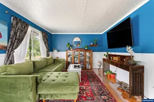 221 Walnut St, Independence, OR 97351 - Photo 8